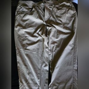 Gently Used in good condition men's size Tailor vintage 34×30 in tan slim fit